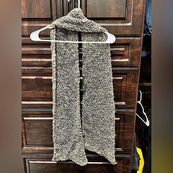 Cozy crocheted Scarf in Cream - Picture 1 of 2